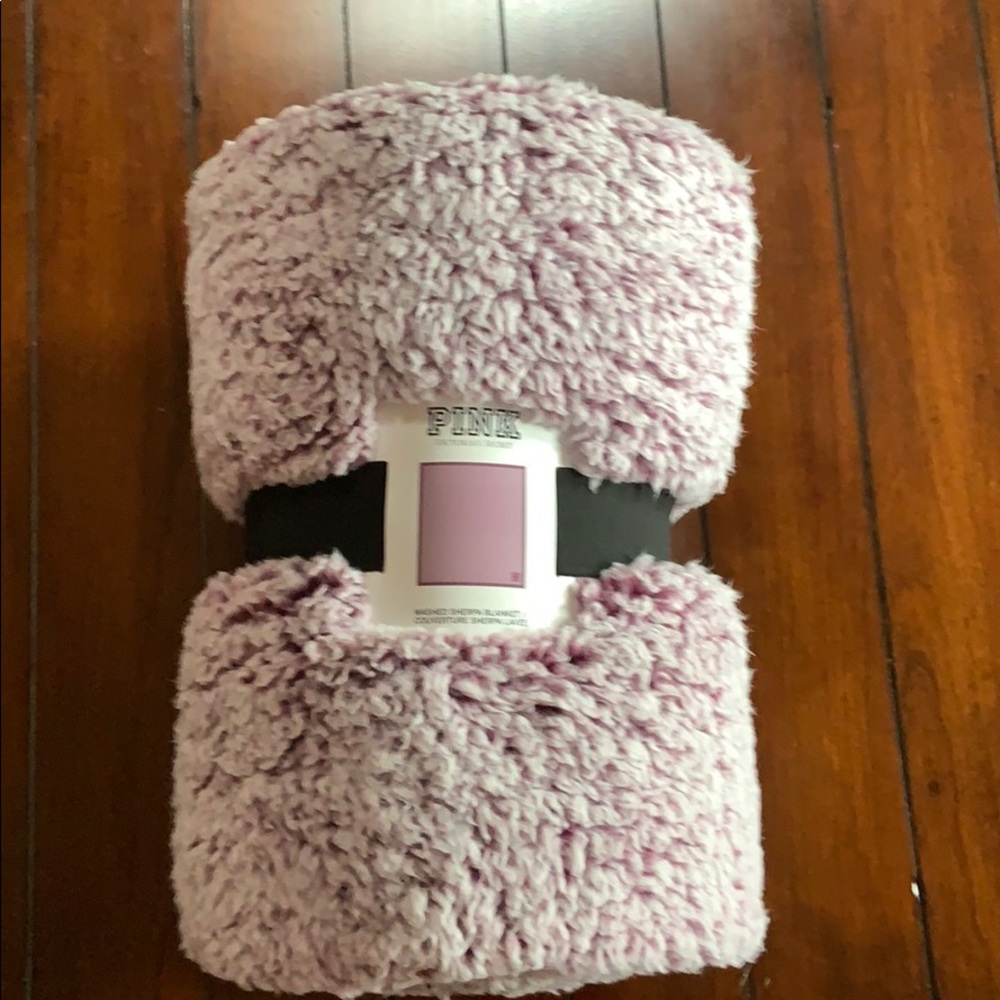 BRAND NEW SHERPA BLANKET